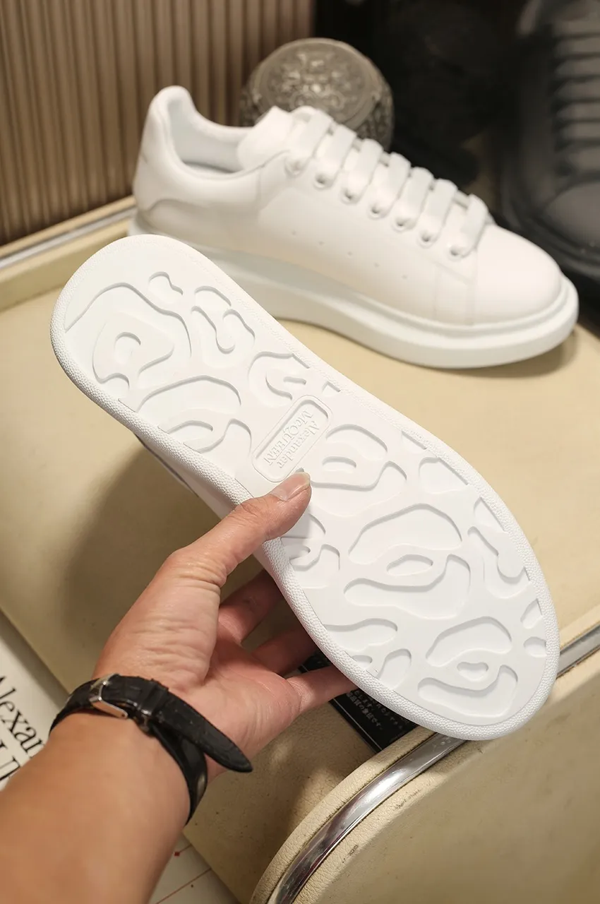 👟👟Ex-factory price 480👟👟 Men's size +10 High-quality upgraded version🔥Real shot of Alexander McQUEEN (McQueen)🎉The highest quality silk cowhide version on the market🎊, imported water-dyed sheepskin inside, counter 1:1 replica, star style T stage catwalk, a must-have for fashionistas , the original high-temperature and ultra-clear air compressor logo on the foot, absolutely counter-matched version, the arc of the back bag is truly genuine 0⃣️ difference, using an exclusive privately molded double-layer vacuum outsole, which is light on the foot and has excellent rebound! Running🏃✈️The first choice item for outdoor sports💅💅Trend and fashion coexist📣 Women’s style: 35-39, Men’s style: 39-44